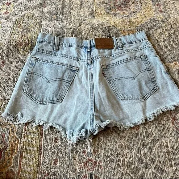 Woman’s Levi size 545 light wash size 10 jean shorts - Picture 5 of 6